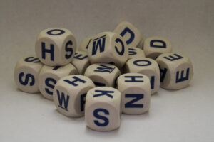 Mélange de lettres arton681-833