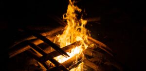 Comment allumer un feu de camp par tous les temps ? arton554-c6a