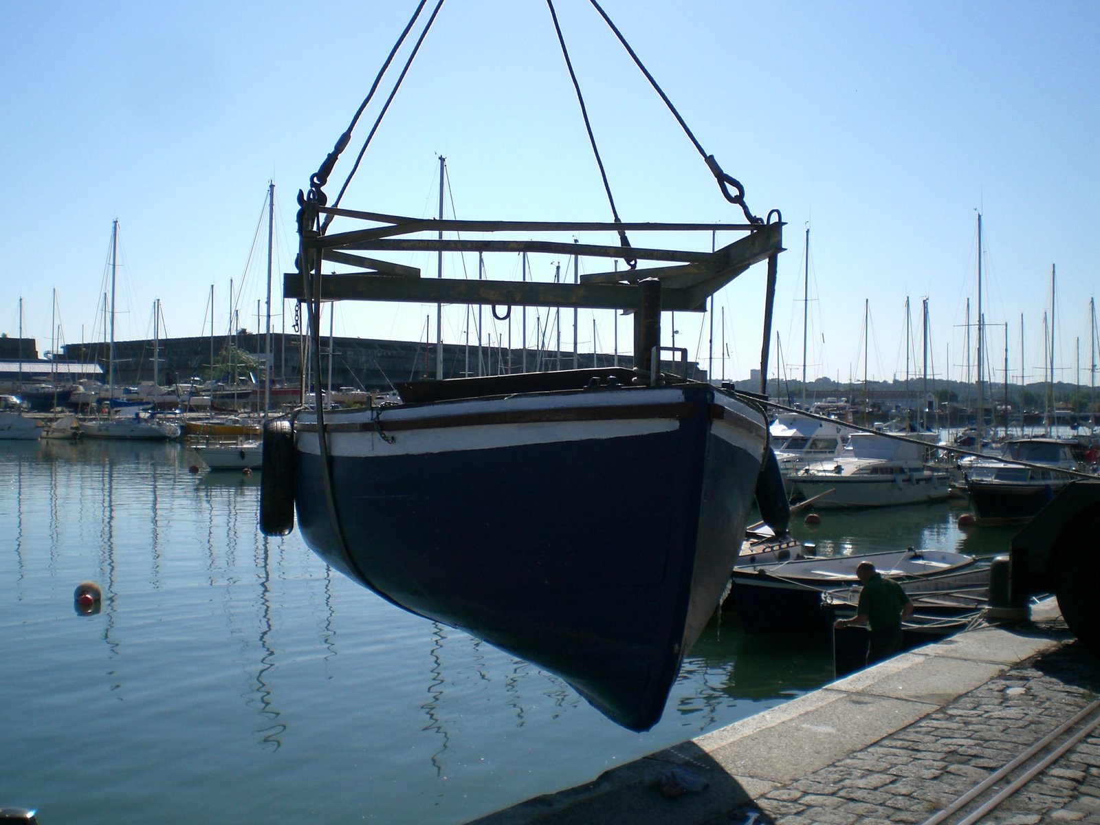 Le 09 juillet 2008 : grutage des bateaux sur remorque