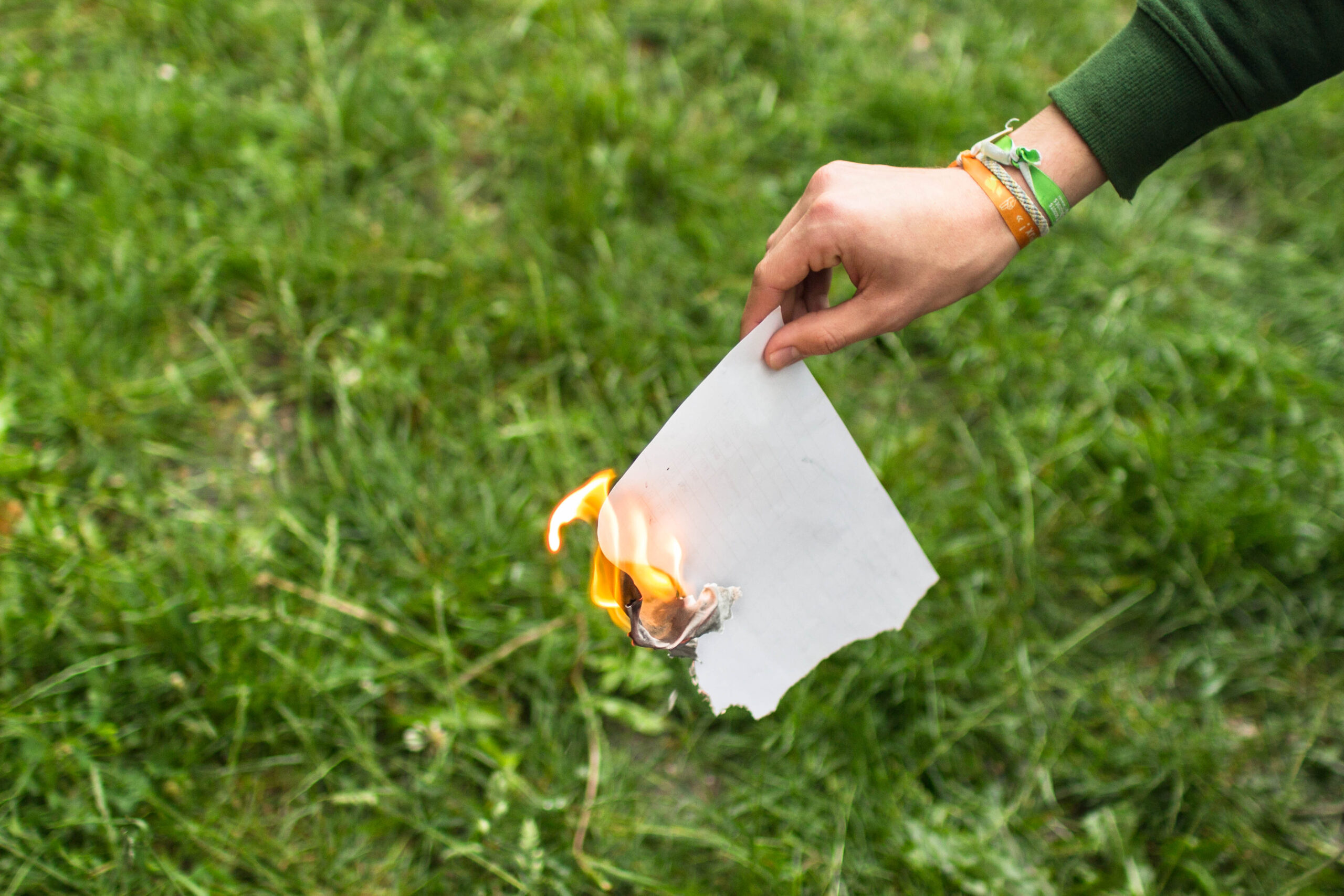 La feuille enflammée