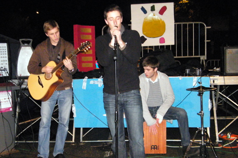 un peu de musique en attendant le changement de relais