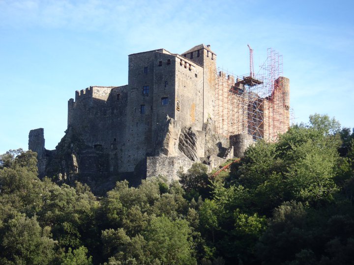 150 scouts au chevet du château de Ventadour !