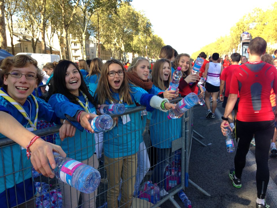 Les scouts aux Paris Versailles