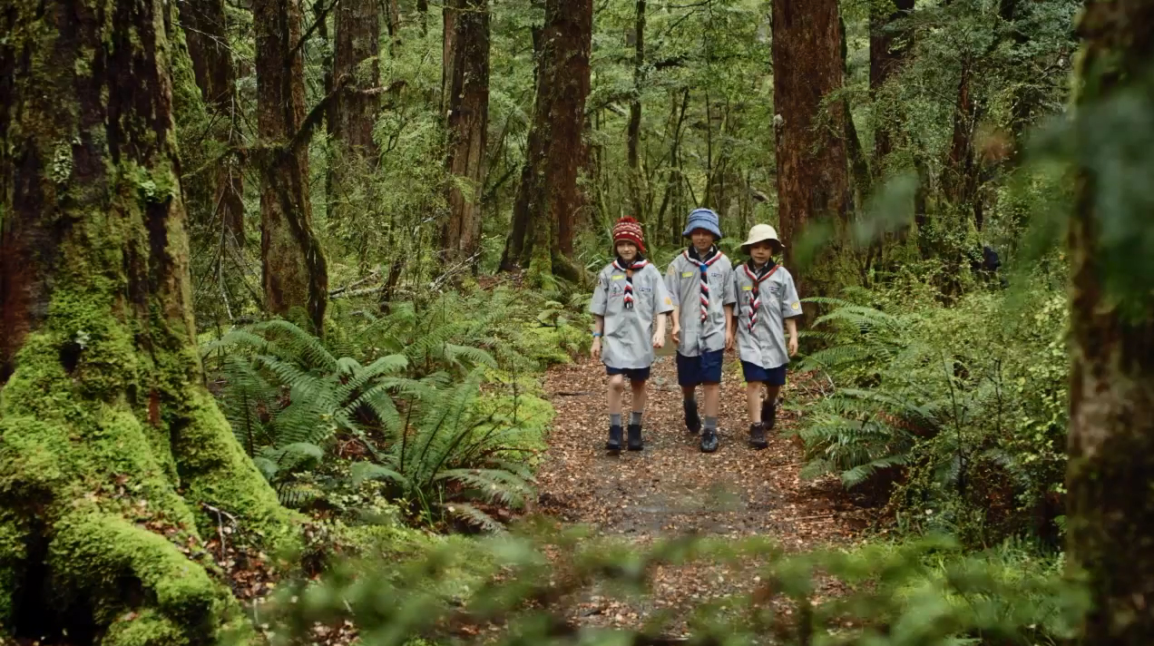 La sécurité aérienne selon Bear Grylls et 3 scouts