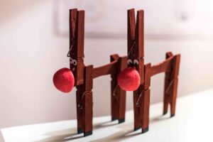 Brico Noël - Fabrique des rennes en pince à linge arton5634-118