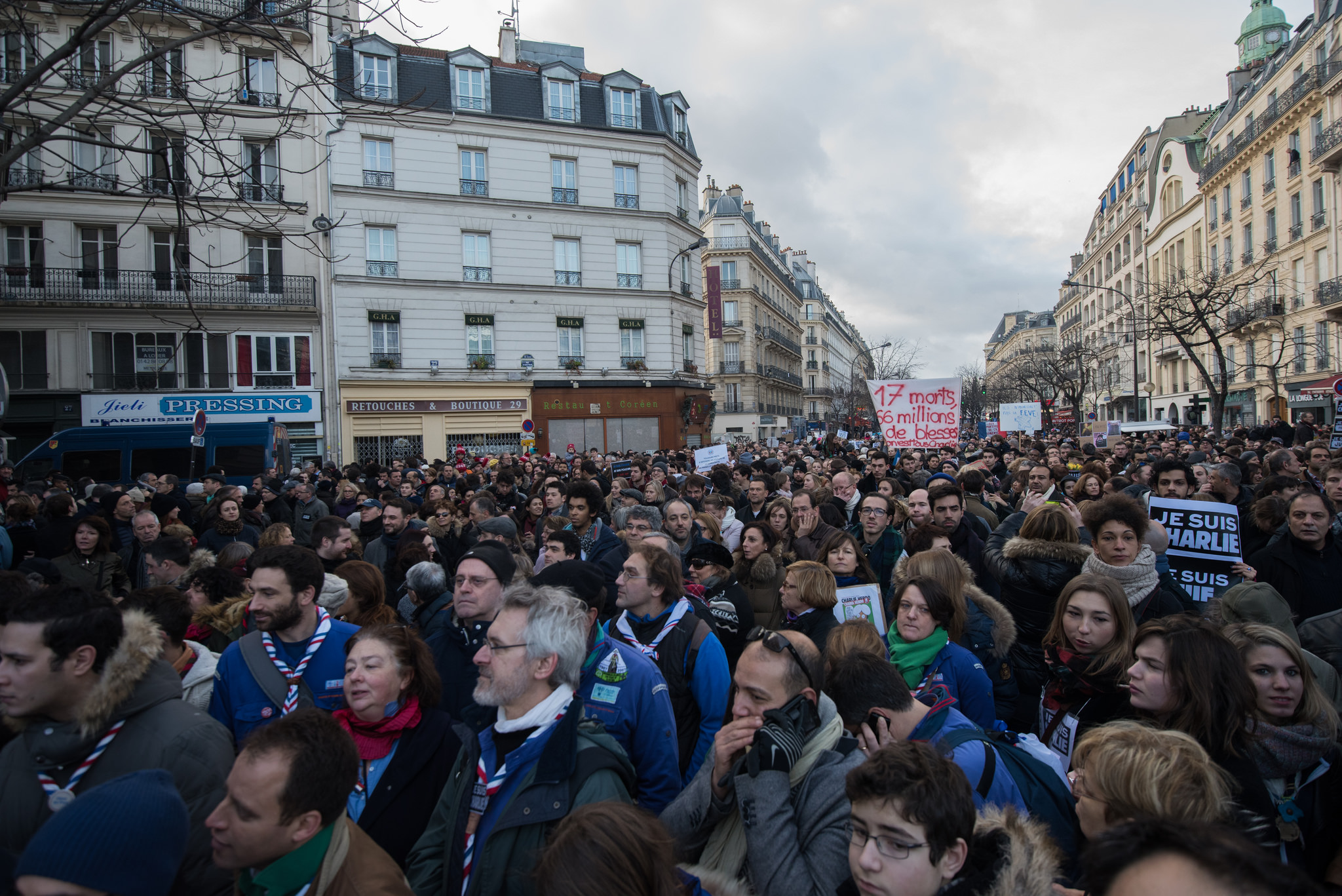 Ensemble avec leurs différences, les scouts ont marché pour la fraternité