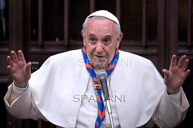 Le Pape François en foulard, et comme tu l’auras rarement vu