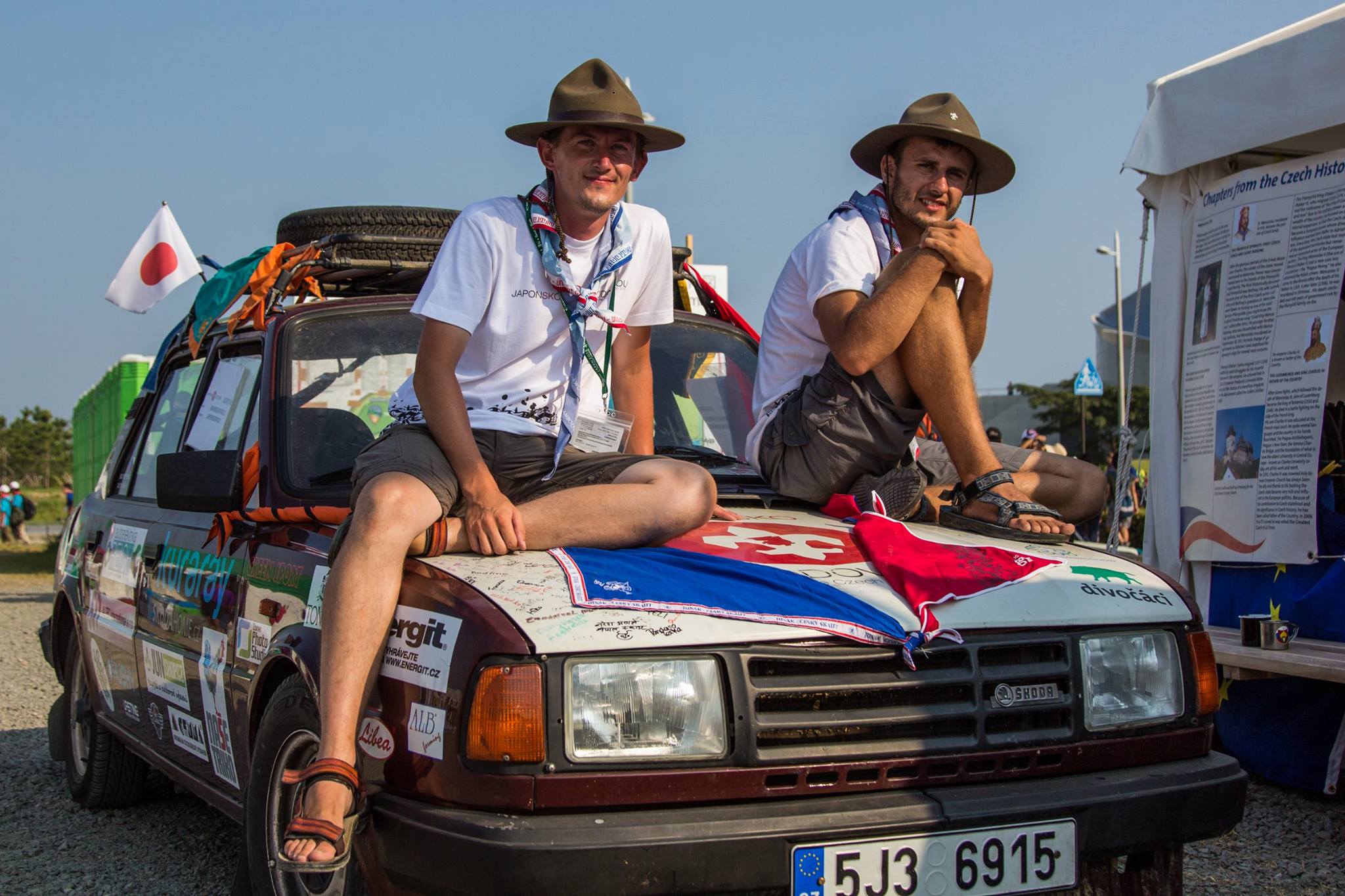 Quand 2 scouts tchèques se rendent au Jam au Japon en … Skoda !