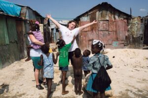 Tourisme humanitaire : la vraie fausse pitié arton6320-f3e