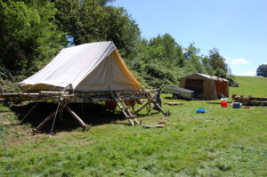 la tente sur trépieds arton5019-c70