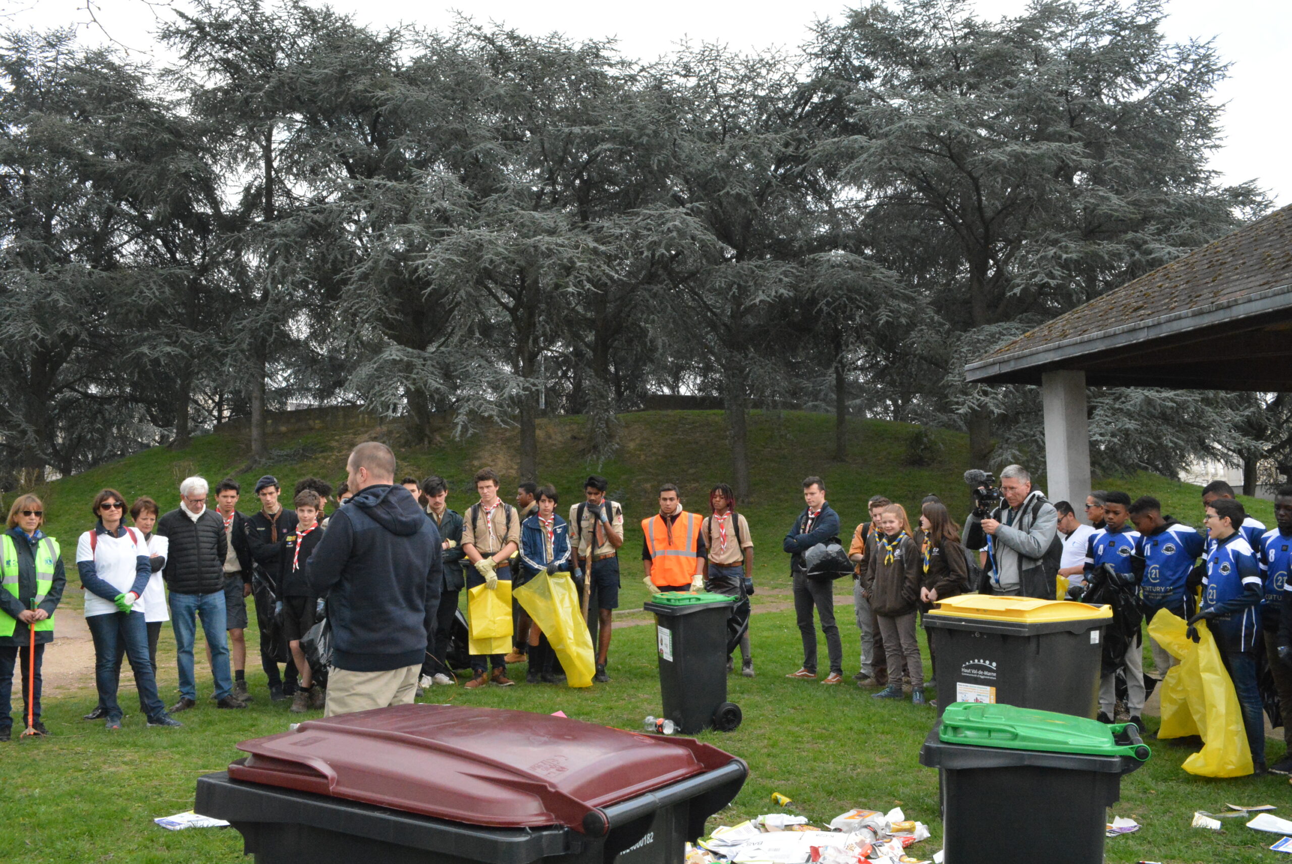 Deux associations scoutes au défi pour l’environnement de Chennevières-sur-Marne