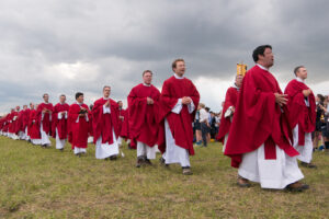 Accueillir un prêtre sur son lieu de camp arton7163-74e